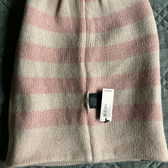 Victoria Secret Reversible Beanie - NWT - Picture 3 of 5